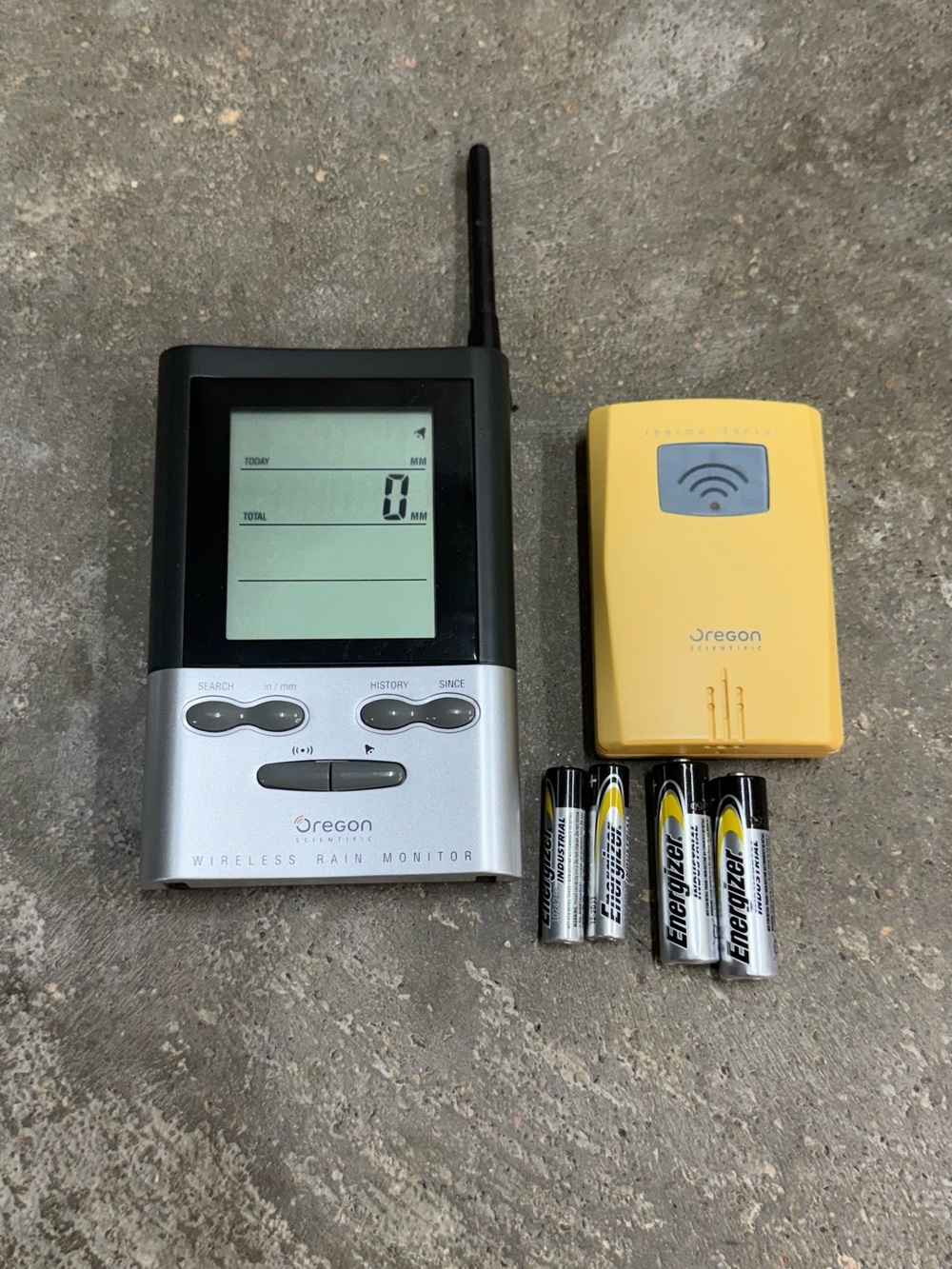 Oregon Scientific THN122N Wireless Remote Thermometer Monitor Set